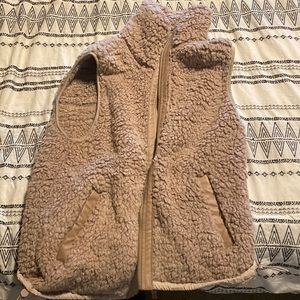 Brand new with tags! Abercrombie puffer best. Super soft.